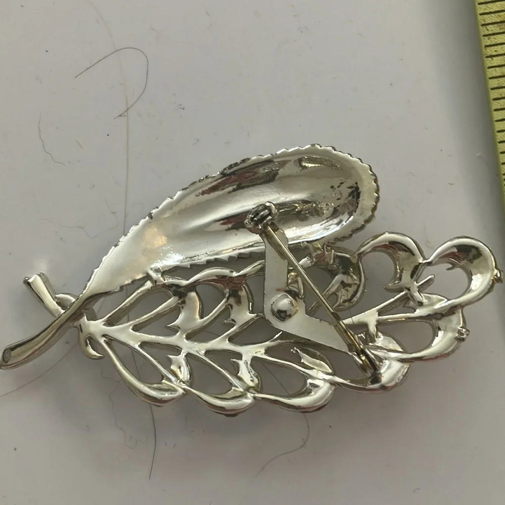 Lovely vintage brooch